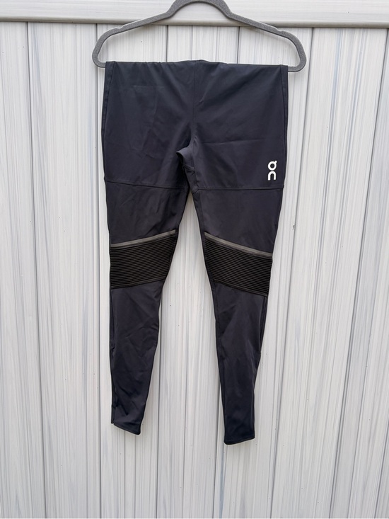 On Running Other - On Running Black Performance Leggings with Ribbed Knee Panels